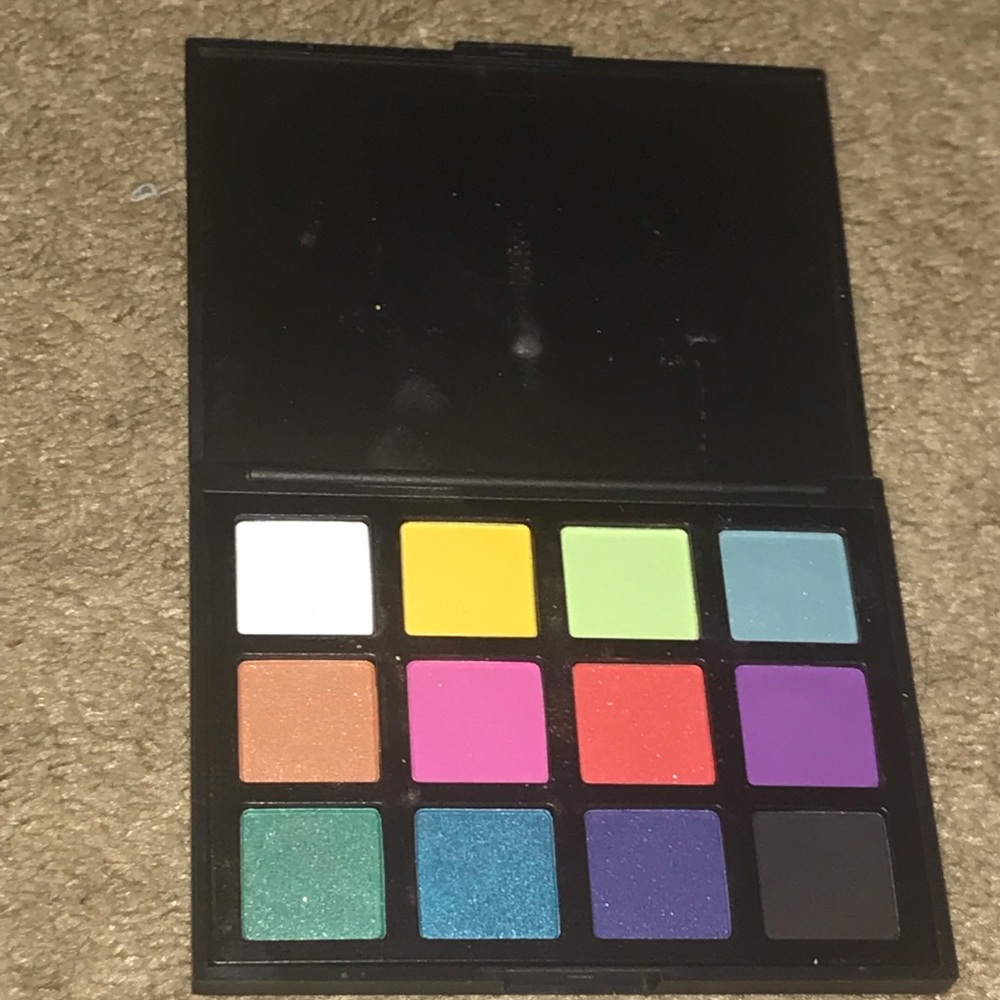 Costal sense eyeshadow palette